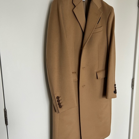 Burberry Beige/Tan Trench Coat Label Detail - Picture 2 of 16